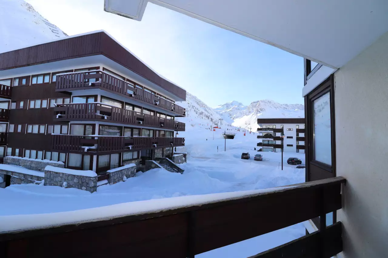 Appartement confortable & rnov  Dpart et retour skis aux pieds  Balcon
