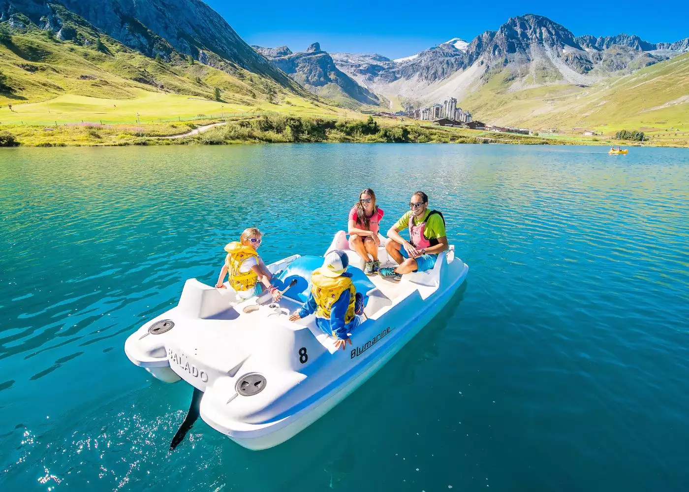 WATER ACTIVITIES ON THE LAKE OF TIGNES