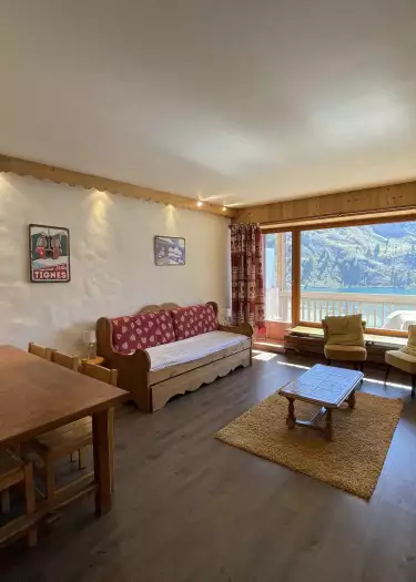 Appartement rénové · Proche des pistes et des commerces · Balcon vue dégagée sur le lac & le glacier